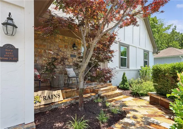 3rd image of 5909 Greenwood St, Shawnee, KS 66216 | MLS# 2627451