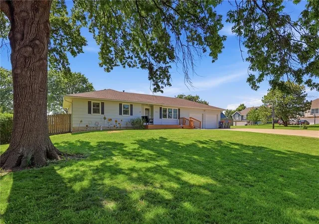 Homes for sale in Basehor, KS | 3714 N 154th Ter, Basehor, KS 66007 | MLS# 2627455