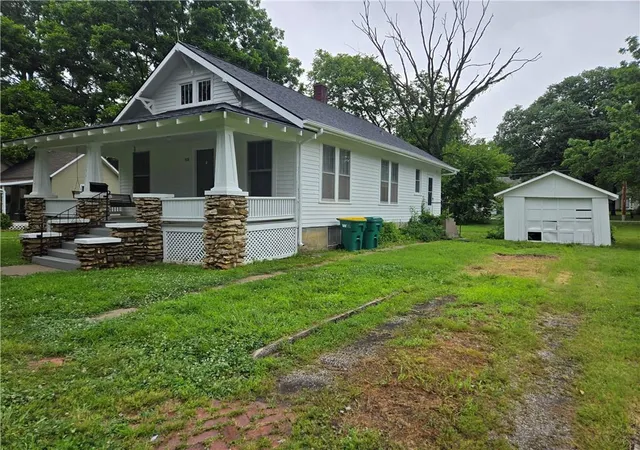 Homes for sale in Paola, KS | 408 E Miami St, Paola, KS 66071 | MLS# 2627457