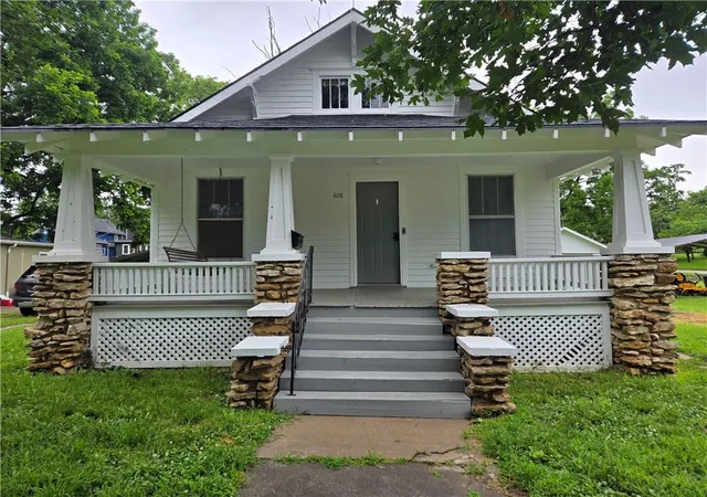 Homes for sale in Paola, KS | 408 E Miami St, Paola, KS 66071 | MLS# 2627457
