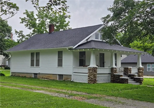 Homes for sale in Paola, KS | 408 E Miami St, Paola, KS 66071 | MLS# 2627457