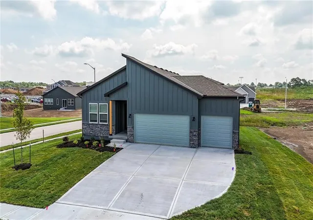 Photo 3 of Single family home for sale at 9014 Sw 4th Street, Blue Springs, MO 64064 | MLS# 2627467 | Listing updated on 2026-08-28