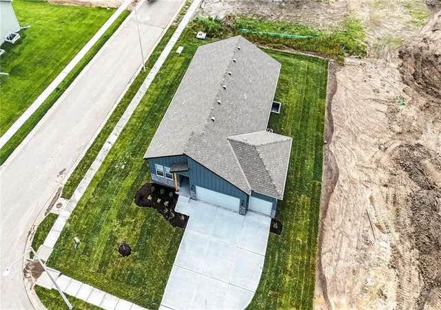 Photo 3 of Single family home for sale at 9014 SW 4th Street, Blue Springs, MO 64064 | MLS# 2627467 | Listing updated on 2026-08-28