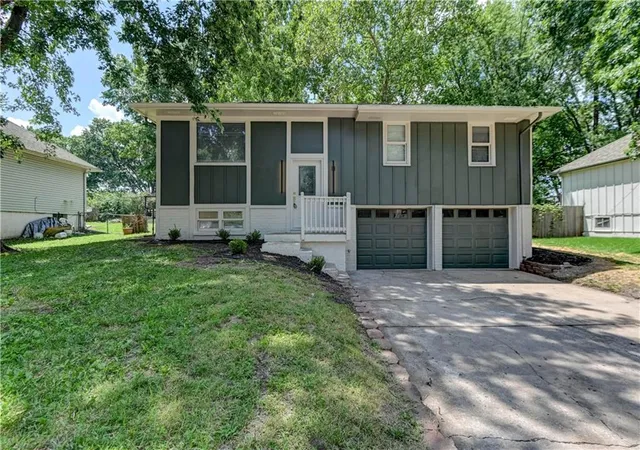 Homes for sale in Buckner, MO | 110 Erin St, Buckner, MO 64016 | MLS# 2627471