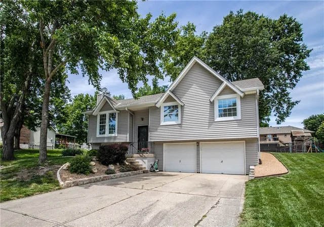 Homes for sale in Lees Summit, MO | 1002 Ne Cedar St, Lees Summit, MO 64086 | MLS# 2627473