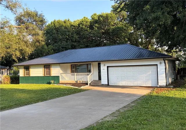 Photo 2 of Sale Pending at 802 E 4th Avenue, Garnett, KS 66032 | MLS# 2627478 | Listing updated on 2026-10-09
