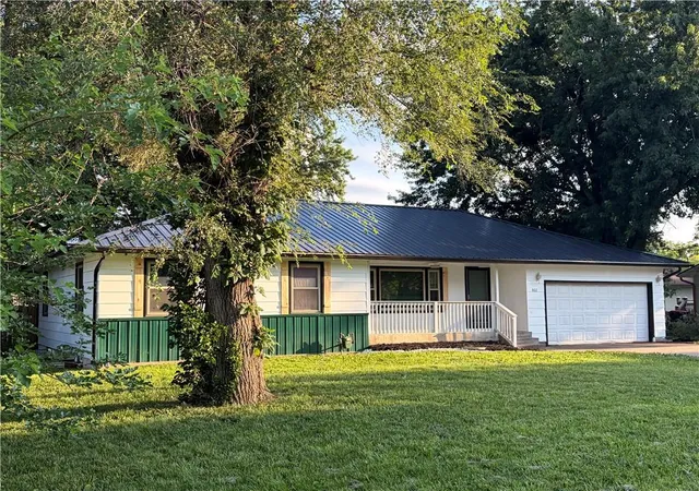 Photo 3 of Sale Pending at 802 E 4th Avenue, Garnett, KS 66032 | MLS# 2627478 | Listing updated on 2026-10-09