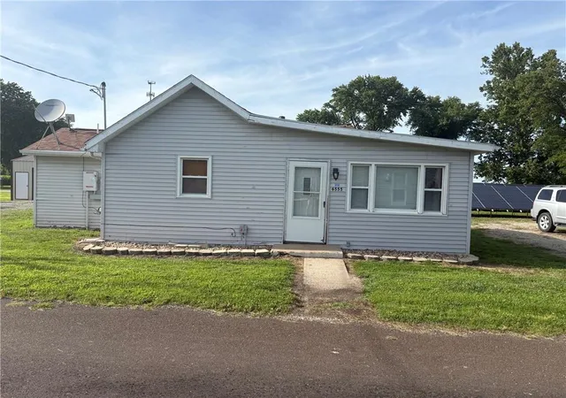 1st image of 6555 Sw George St, St Joseph, MO 64504 | MLS# 2627488