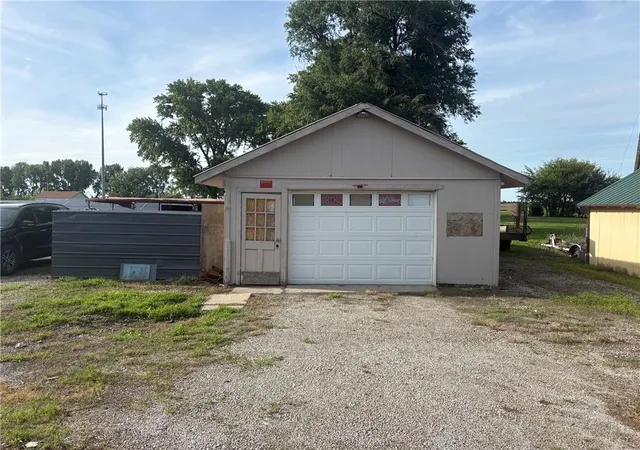 16th image of 6555 Sw George St, St Joseph, MO 64504 | MLS# 2627488