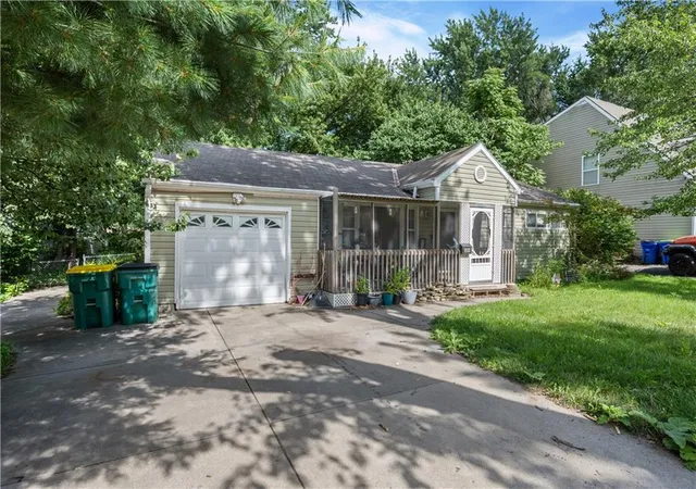 2nd image of 7435 Reeds Ln, Overland Park, KS 66204 | MLS# 2627489
