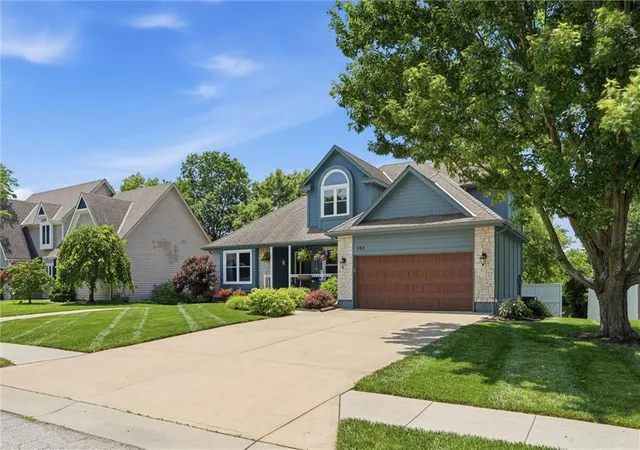3rd image of 204 N Walker Dr, Raymore, MO 64083 | MLS# 2627491