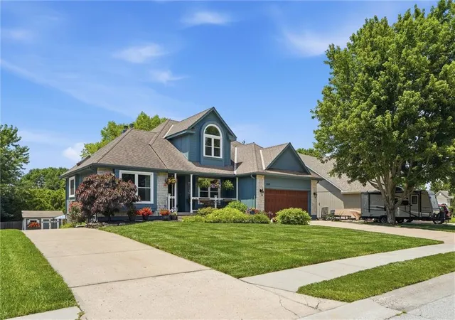 4th image of 204 N Walker Dr, Raymore, MO 64083 | MLS# 2627491