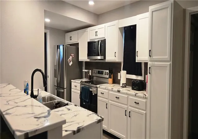 Homes for sale in Pittsburg, KS | 711 W 9Th St, Pittsburg, KS 66762 | MLS# 2627493