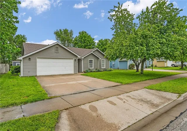 Homes for sale in Lawrence, KS | 1010 Home Cir, Lawrence, KS 66046 | MLS# 2627501