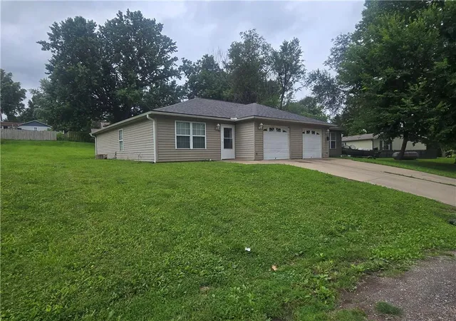 2nd image of 704 Central St, Wellington, MO 64097 | MLS# 2627502