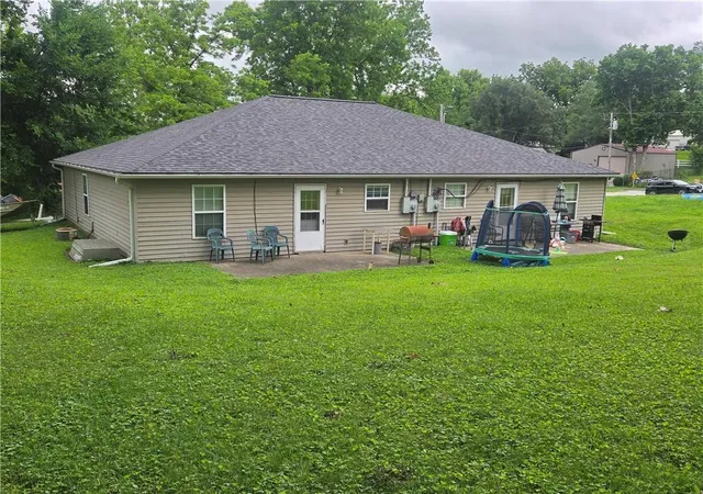 Listing Photo 4 - Condo for sale in building located at 704 Central St, Wellington, MO 64097