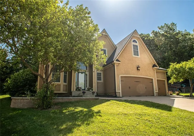 2nd image of 22402 W 45th St, Shawnee, KS 66226 | MLS# 2627514