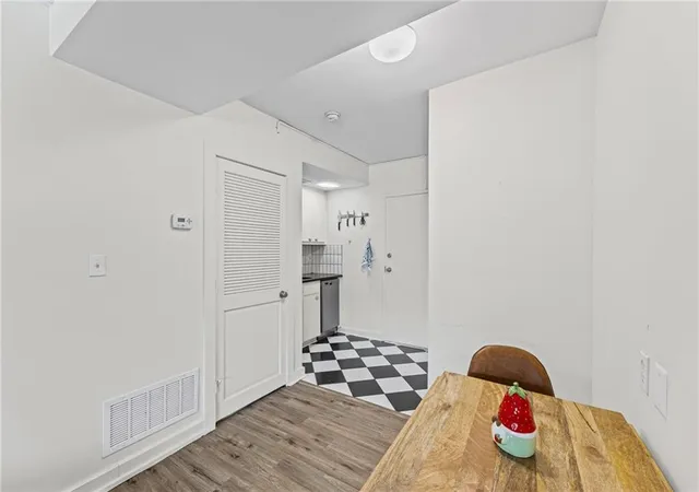 5th image of 4528 N Broadway Blvd, Kansas, MO 64111