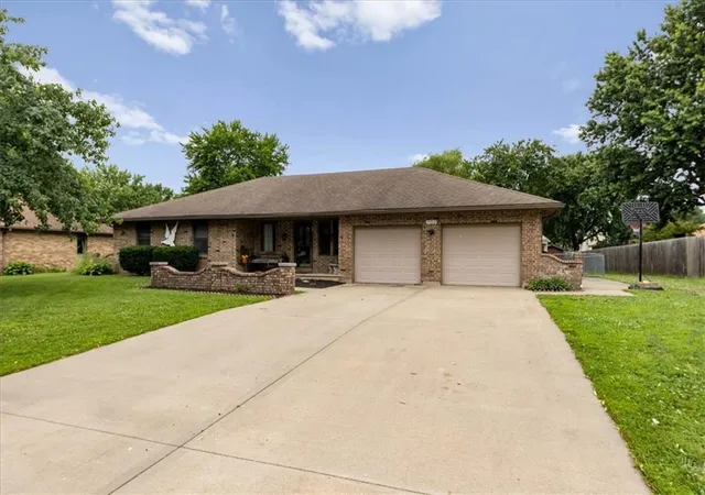Homes for sale in Odessa, MO | 703 Ozark Short Line Ct, Odessa, MO 64076 | MLS# 2627519