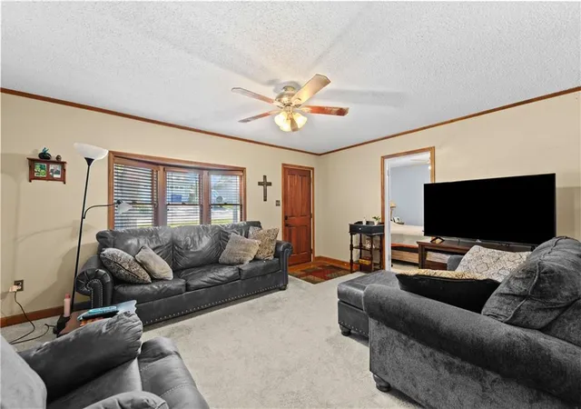 3rd image of 5434 Rosehill Rd, Shawnee, KS 66216 | MLS# 2627525