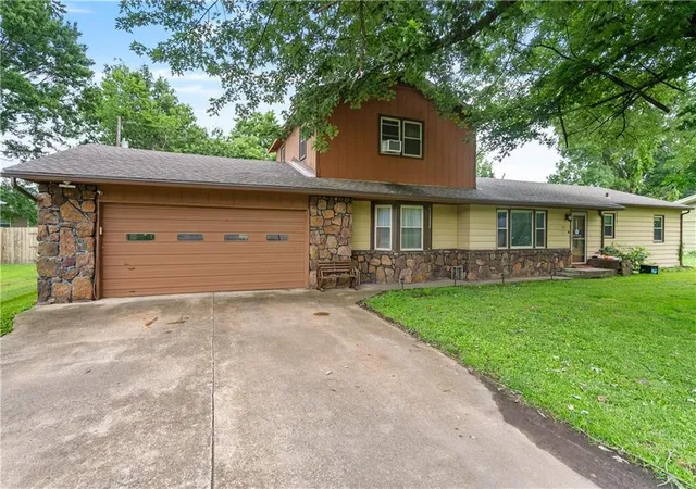 1st image of 702 S 35th St, Parsons, KS 67357 | MLS# 2627527