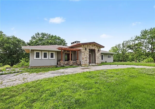 3rd image of 3322 N 67Th St, Kansas City, KS 66104 | MLS# 2627528
