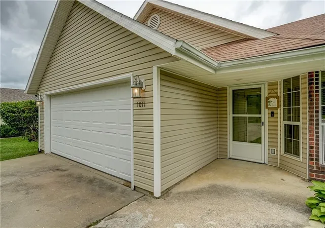 Homes for sale in Warrensburg, MO | 1011 Fox Run Dr, Warrensburg, MO 64093 | MLS# 2627534