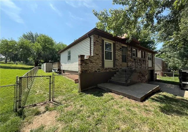 Homes for sale in Blue Springs, MO | 816 Nw Oxford Dr, Blue Springs, MO 64015 | MLS# 2627535