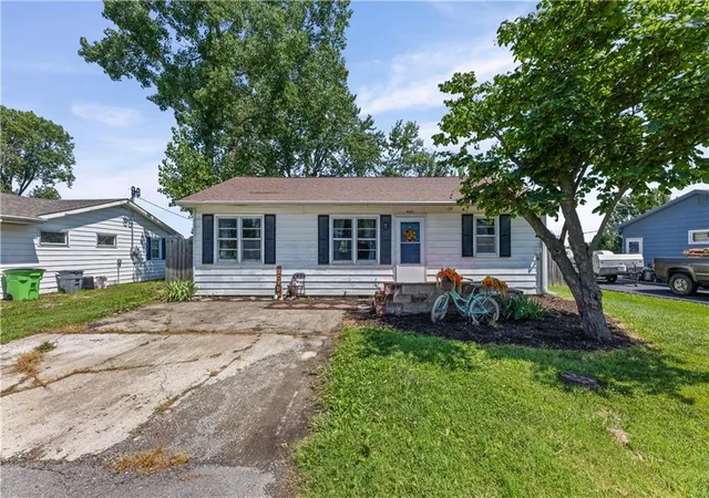 Homes for sale in Wellsville, KS | 403 E 2nd St, Wellsville, KS 66092 | MLS# 2627541
