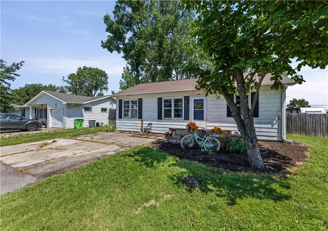Homes for sale in Wellsville, KS | 403 E 2Nd St, Wellsville, KS 66092 | MLS# 2627541