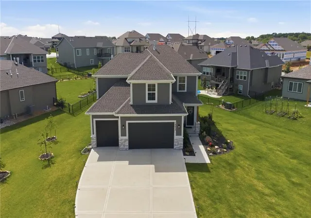 1st image of 18833 Bittersweet Dr, Spring Hill, KS 66083 | MLS# 2627547