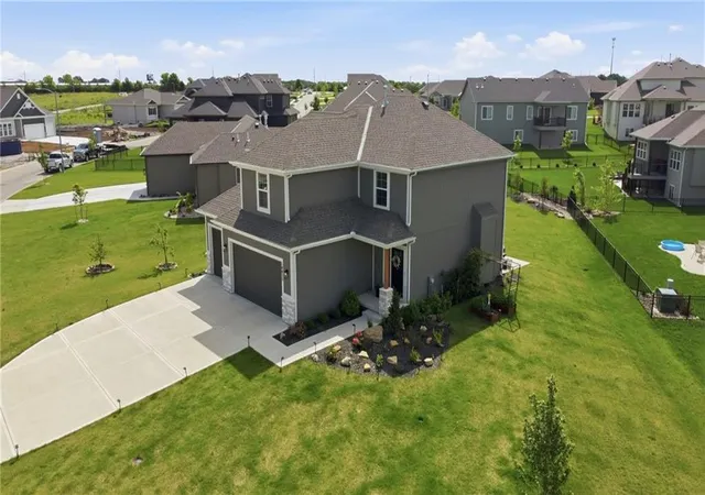 2nd image of 18833 Bittersweet Dr, Spring Hill, KS 66083 | MLS# 2627547