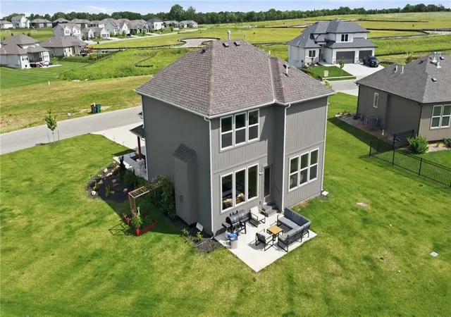 5th image of 18833 Bittersweet Dr, Spring Hill, KS 66083 | MLS# 2627547