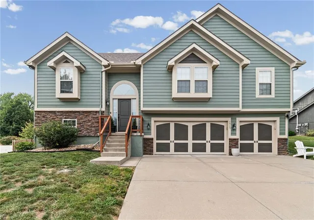1st image of 1913 White Tail Ln, Liberty, MO 64068 | MLS# 2627553