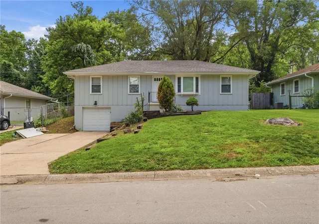 Photo 1 of Single family home for sale at 11016 Herrick Ave, Kansas City, MO 64134 | MLS# 2627554 | Listing updated on 2026-08-28