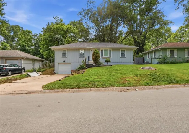 Photo 2 of Single family home for sale at 11016 Herrick Ave, Kansas City, MO 64134 | MLS# 2627554 | Listing updated on 2026-08-28