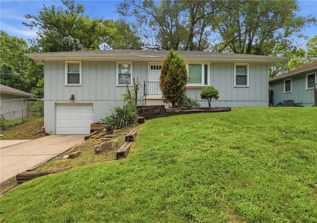 Photo 3 of Single family home for sale at 11016 Herrick Ave, Kansas City, MO 64134 | MLS# 2627554 | Listing updated on 2026-08-28