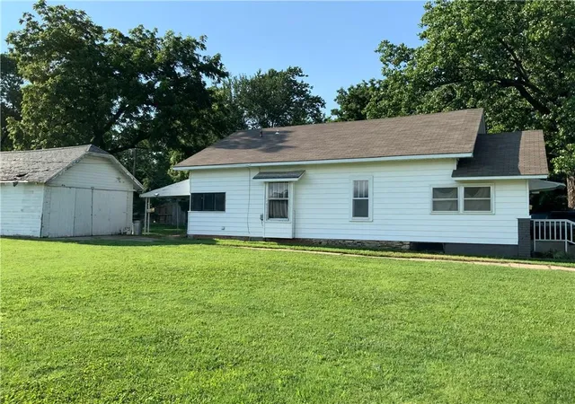 Homes for sale in Iola, KS | 816 N Sycamore N/A, Iola, KS 66749 | MLS# 2627561