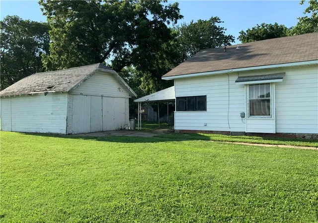 Homes for sale in Iola, KS | 816 N Sycamore N/A, Iola, KS 66749 | MLS# 2627561
