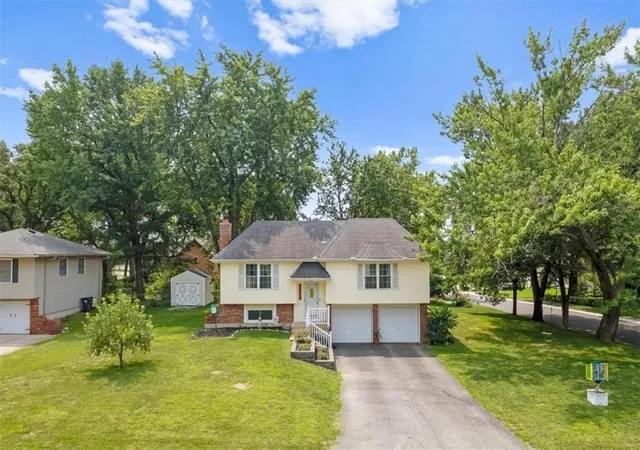 image of 14215 W 94th Ter, Lenexa, KS 66215 | MLS# 2627562