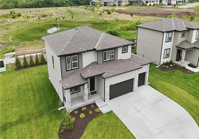Photo 1 of Single family home for sale at 500 Sw Chavis Dr, Lees Summit, MO 64064 | MLS# 2627567 | Listing updated on 2026-09-02