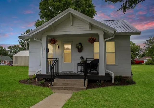Homes for sale in Higginsville, MO | 505 W Broadway St, Higginsville, MO 64037 | MLS# 2627569