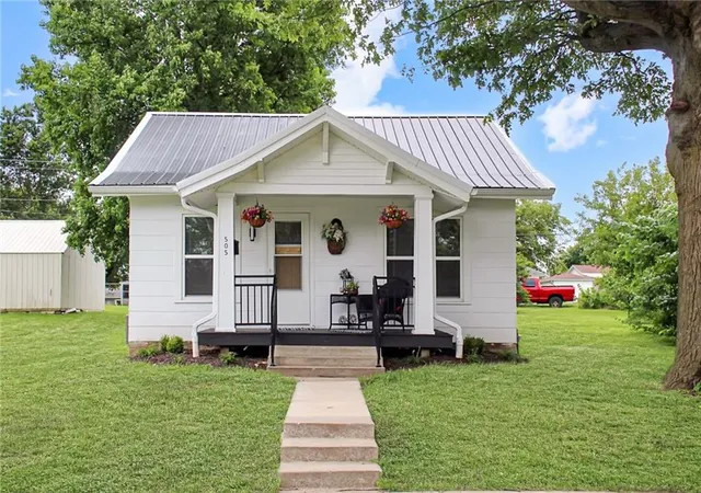 Homes for sale in Higginsville, MO | 505 W Broadway St, Higginsville, MO 64037 | MLS# 2627569