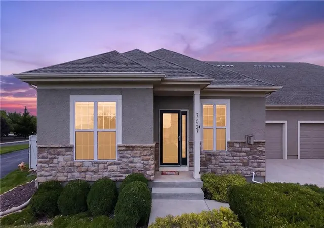 Homes for sale in Lawrence, KS | 2250 Lake Pointe Dr #702, Lawrence, KS 66049 | MLS# 2627572