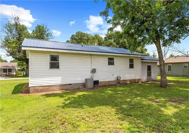 Homes for sale in Sheldon, MO | 203 & 207 W Market St, Sheldon, MO 64784 | MLS# 2627573