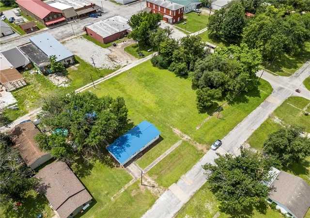Homes for sale in Sheldon, MO | 203 & 207 W Market St, Sheldon, MO 64784 | MLS# 2627573