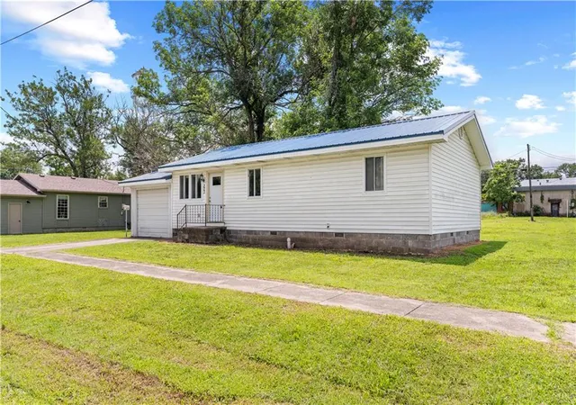 Homes for sale in Sheldon, MO | 203 & 207 W Market St, Sheldon, MO 64784 | MLS# 2627573