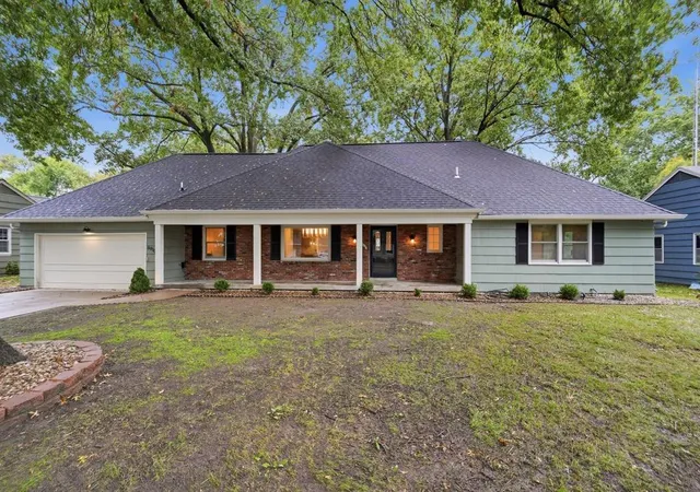 Photo 1 of Single family home for sale at 6910 W 101st Street, Overland Park, KS 66212 | MLS# 2627575 | Listing updated on 2026-10-18