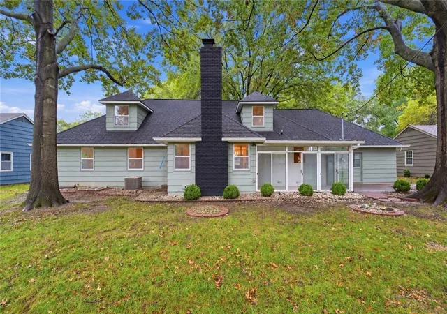 Photo 2 of Single family home for sale at 6910 W 101st Street, Overland Park, KS 66212 | MLS# 2627575 | Listing updated on 2026-10-18