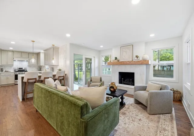 Photo 4 of Single family home for sale at 6910 W 101st Street, Overland Park, KS 66212 | MLS# 2627575 | Listing updated on 2026-10-18